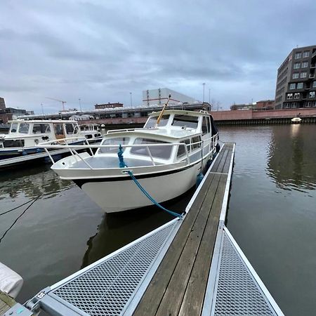 Suesses Motorboot - Bremen Ueberseestadt Extérieur photo