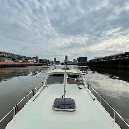 Suesses Motorboot - Bremen Ueberseestadt Extérieur photo