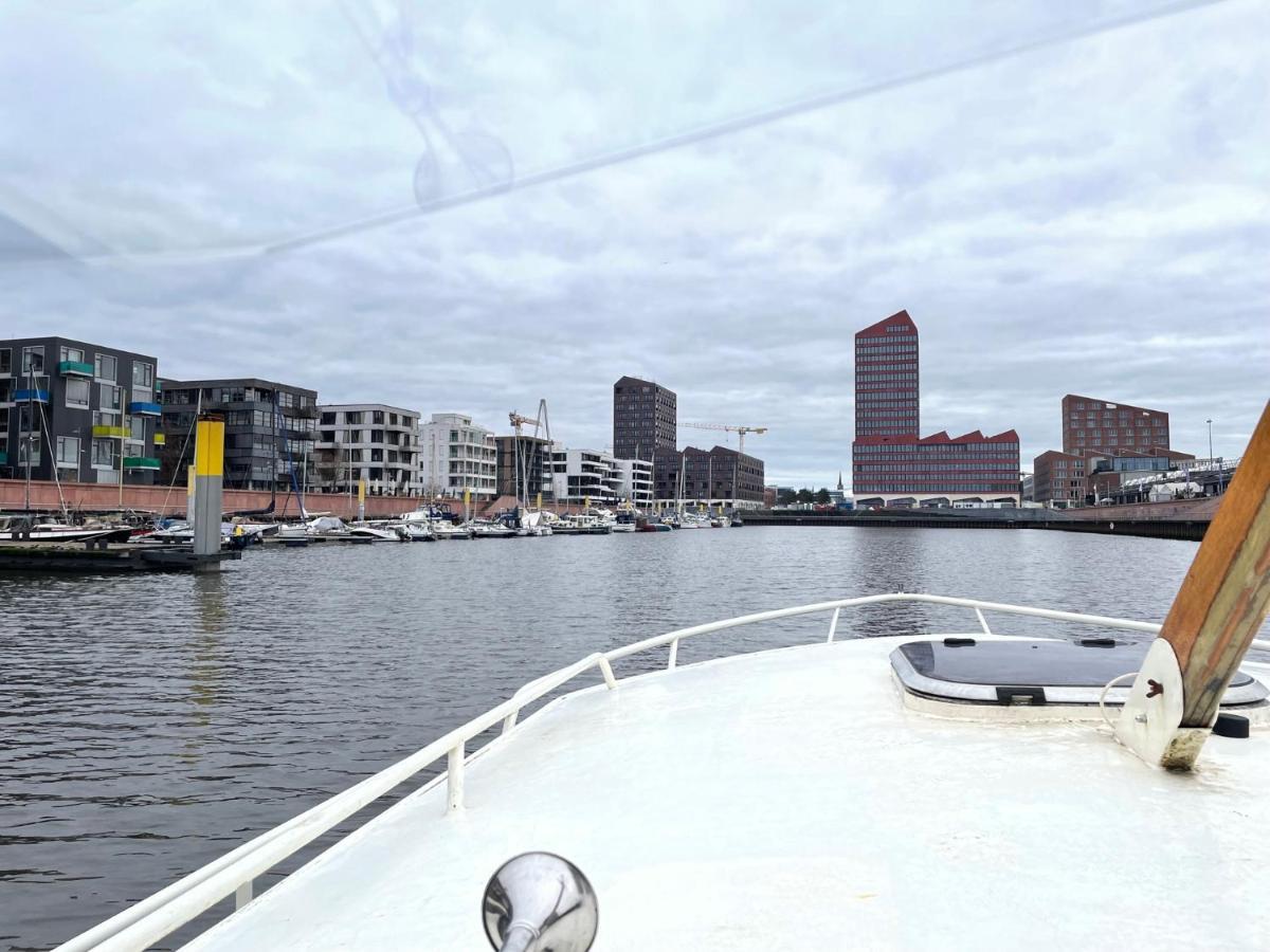 Suesses Motorboot - Bremen Ueberseestadt Extérieur photo