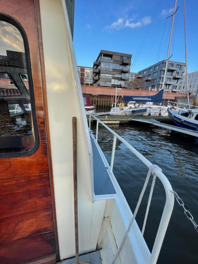 Suesses Motorboot - Bremen Ueberseestadt Extérieur photo