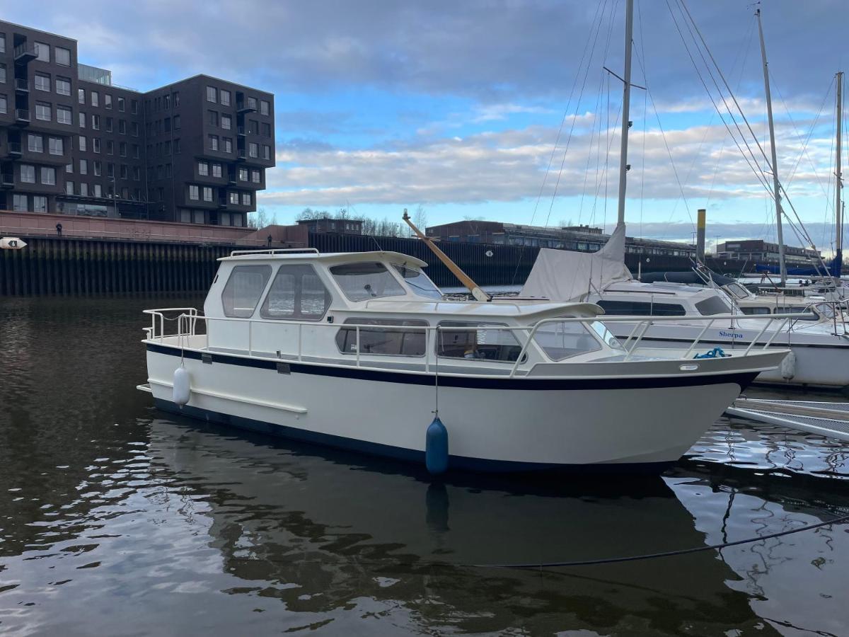Suesses Motorboot - Bremen Ueberseestadt Extérieur photo