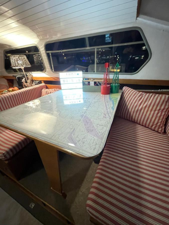 Suesses Motorboot - Bremen Ueberseestadt Extérieur photo
