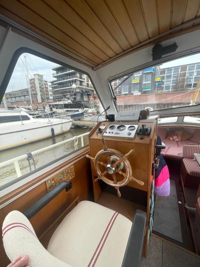 Suesses Motorboot - Bremen Ueberseestadt Extérieur photo