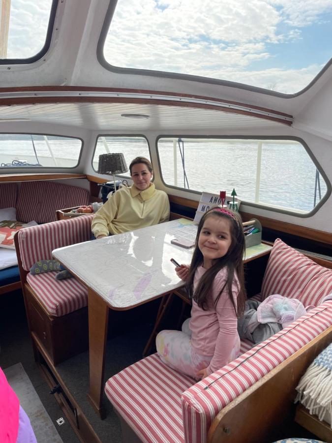 Suesses Motorboot - Bremen Ueberseestadt Extérieur photo