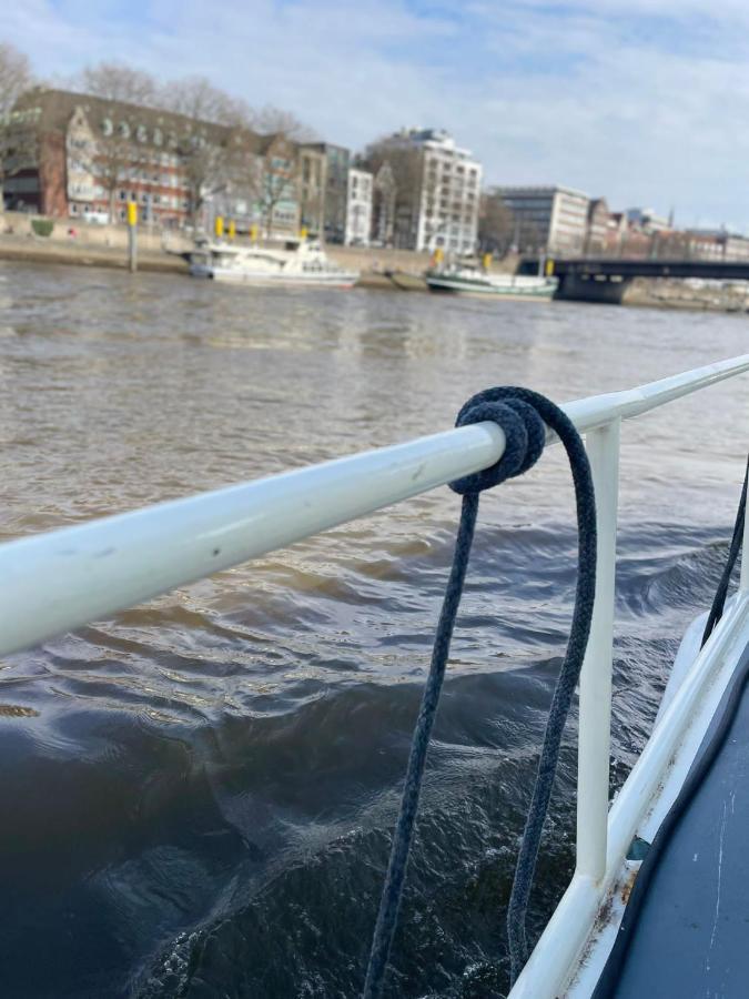 Suesses Motorboot - Bremen Ueberseestadt Extérieur photo