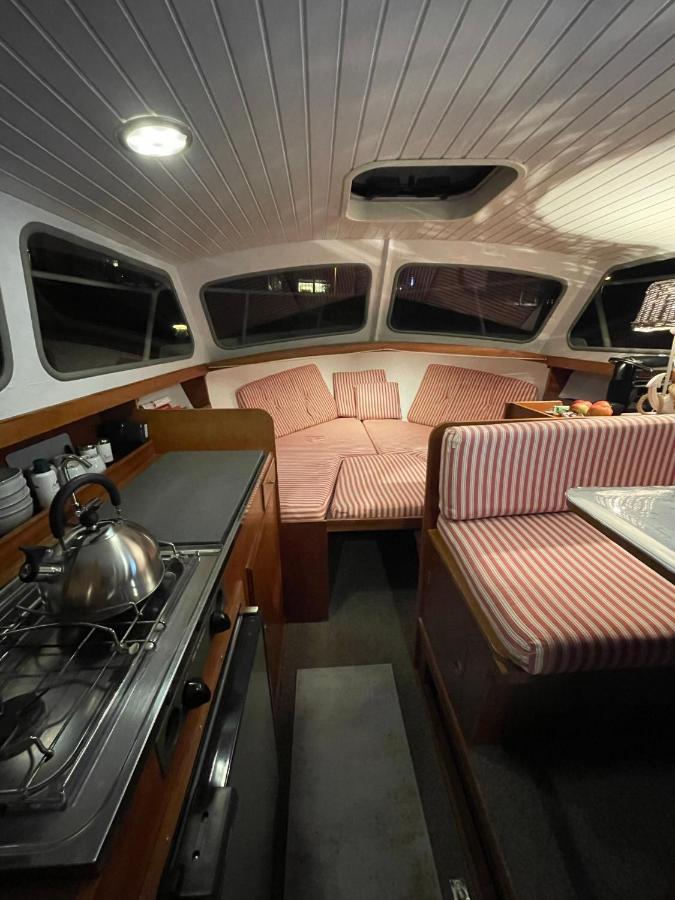 Suesses Motorboot - Bremen Ueberseestadt Extérieur photo