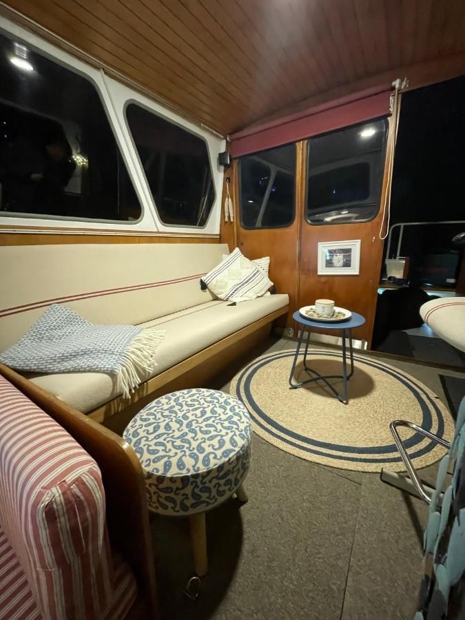 Suesses Motorboot - Bremen Ueberseestadt Extérieur photo